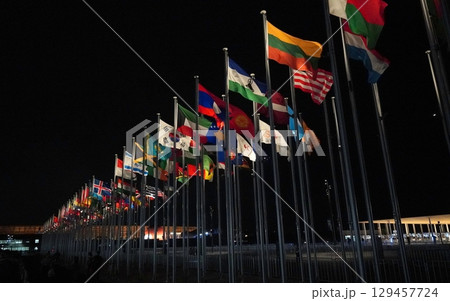 2025 大阪・関西万博　万国旗 129457724