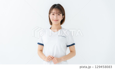 女性　白衣　看護師　医療 129458083