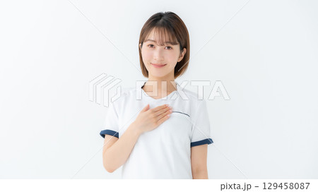 女性　白衣　看護師　医療 129458087