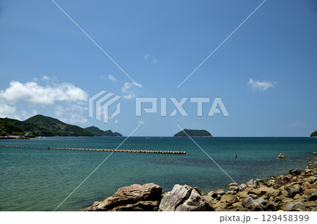西広海岸(黒島を望む)　【和歌山県有田郡広川町】 129458399