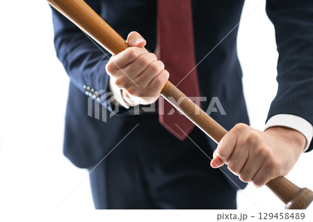 暴力　バット　襲う 129458489