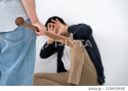 逆DV　暴力　喧嘩　バット 129458498