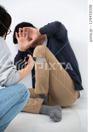 逆DV　暴力　喧嘩　包丁 129458506