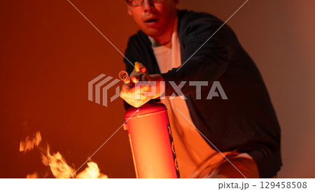 消化器 火災 炎 消化器 火災 炎 129458508