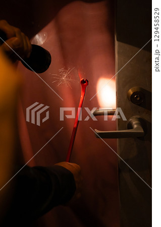 強盗 犯罪 侵入 強盗 犯罪 侵入 129458529