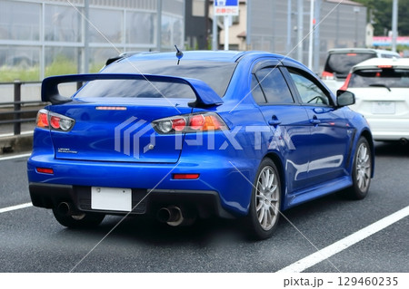 青い国産スポーツカー　イメージ 129460235
