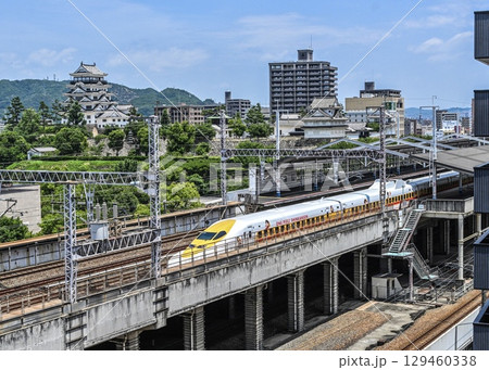 ワンピース新幹線モンキーDルフィ号と福山城の再会 129460338