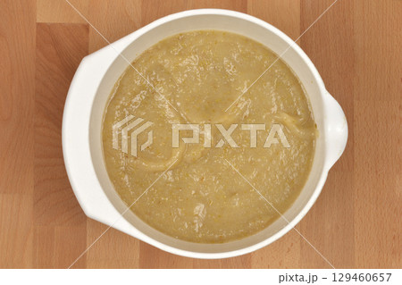 Cooked mashed apples 129460657