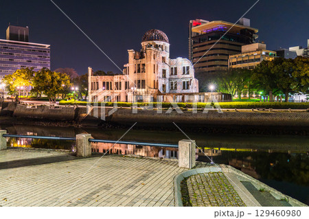 《広島県》原爆ドーム・平和記念公園の夜景 129460980