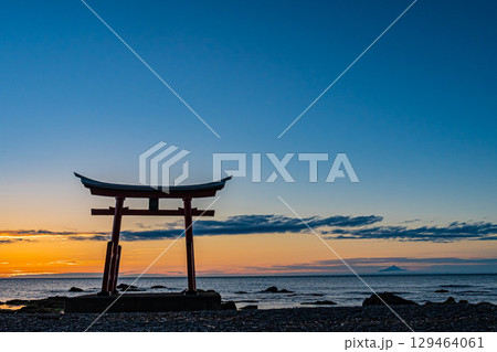 北海道　初山別村　金比羅神社の風景 129464061