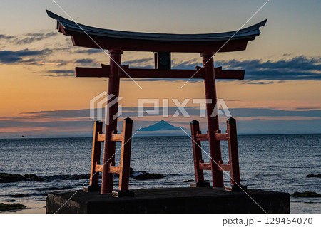 北海道　初山別村　金比羅神社の風景 129464070