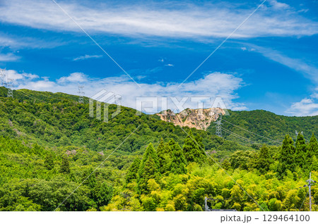 マキノ町の麓から望む野坂山地の景観 滋賀県高島市 マキノ町の麓から望む野坂山地の景観 滋賀県高島市 129464100