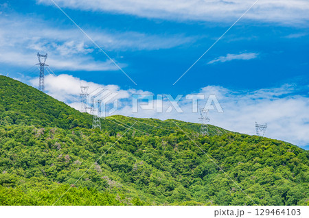 マキノ町の麓から望む野坂山地の景観 滋賀県高島市 マキノ町の麓から望む野坂山地の景観 滋賀県高島市 129464103