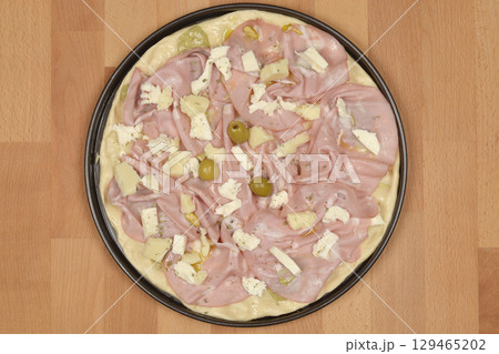 Unbaked pizza Unbaked pizza 129465202