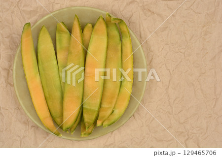 Cantaloupe rind slice 129465706