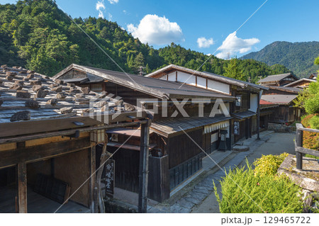 中山道 妻籠宿の風景 129465722