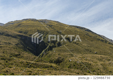 ニュージーランド　アーサーズ・パス国立公園のドブソン・ネイチャー・ウォーク沿いの風景 129466730