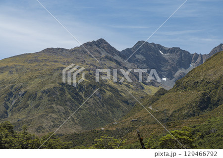 ニュージーランド　アーサーズ・パス国立公園のビーリー・バレー・トラックから見える風景 129466792