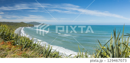 ニュージーランド ウェスト・コースト地方にあるナイン・マイル・ルックアウトからの風景 ニュージーランド ウェスト・コースト地方にあるナイン・マイル・ルックアウトからの風景 129467073