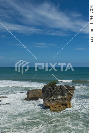 ニュージーランド　ウェスト・コーストのプナカイキにあるパンケーキ・ロックスの風景 129467079