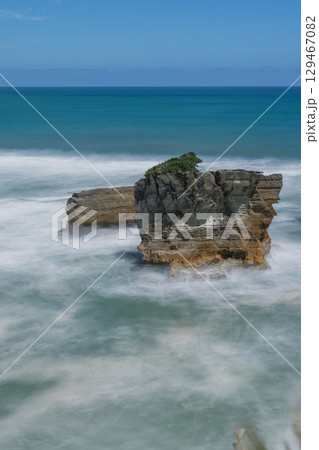 ニュージーランド ウェスト・コーストのプナカイキにあるパンケーキ・ロックスの風景 ニュージーランド ウェスト・コーストのプナカイキにあるパンケーキ・ロックスの風景 129467082