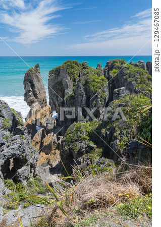 ニュージーランド ウェスト・コーストのプナカイキにあるパンケーキ・ロックスの風景 ニュージーランド ウェスト・コーストのプナカイキにあるパンケーキ・ロックスの風景 129467085