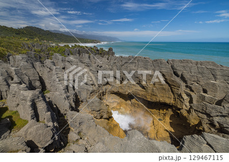 ニュージーランド ウェスト・コーストのプナカイキにあるパンケーキ・ロックスの風景 ニュージーランド ウェスト・コーストのプナカイキにあるパンケーキ・ロックスの風景 129467115