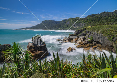 ニュージーランド　ウェスト・コーストのプナカイキにあるパンケーキ・ロックスの風景 129467263