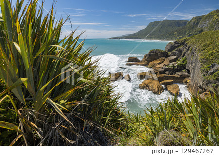 ニュージーランド　ウェスト・コーストのプナカイキにあるパンケーキ・ロックスの風景 129467267