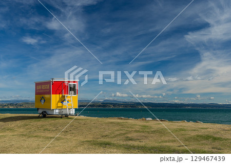 ニュージーランド ホークスベイ地方、ネイピアのアフリリにあるパーフューム・ポイントのビーチ風景 ニュージーランド ホークスベイ地方、ネイピアのアフリリにあるパーフューム・ポイントのビーチ風景 129467439