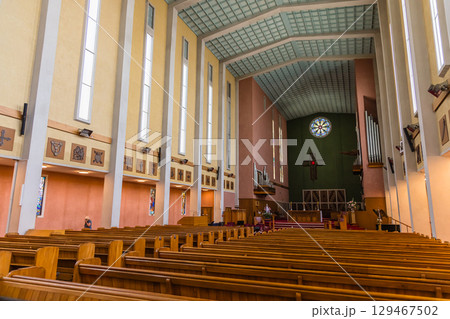 ニュージーランド　ホークスベイ地方のネイピアにあるセントジョンズ大聖堂の聖堂内 129467502
