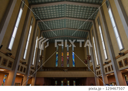 ニュージーランド　ホークスベイ地方のネイピアにあるセントジョンズ大聖堂の聖堂内 129467507