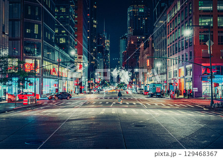 ニューヨーク・マンハッタンの中心街 129468367