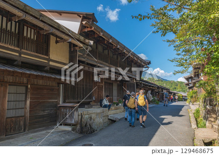 中山道 妻籠宿ののどかな風景 中山道 妻籠宿ののどかな風景 129468675