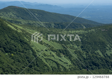 栃木県那須山の登山道からの風景 129468788