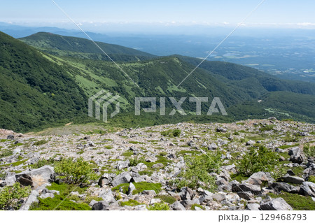 栃木県那須山の登山道からの風景 129468793