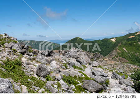 栃木県那須連山の登山道の風景 栃木県那須連山の登山道の風景 129468799