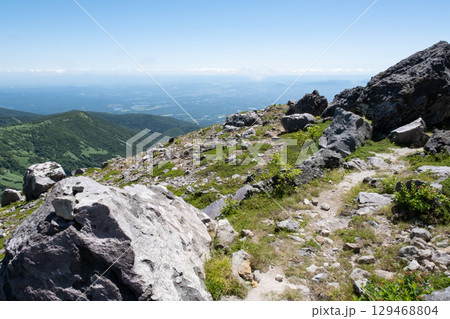 栃木県那須連山の登山道の風景 栃木県那須連山の登山道の風景 129468804