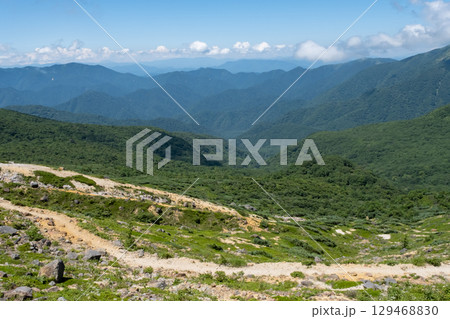 栃木県那須山の登山道からの風景 129468830