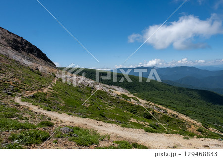栃木県那須山の登山道からの風景 栃木県那須山の登山道からの風景 129468833