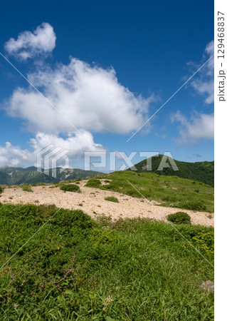 栃木県那須山の登山道からの風景 129468837