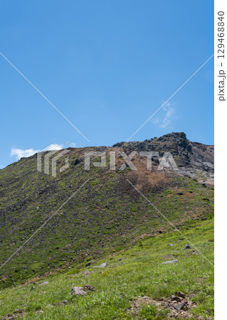 栃木県那須山の登山道からの風景 129468840