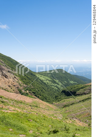 栃木県那須山の登山道からの風景 129468844