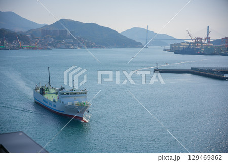 長崎の海をゆくフェリー 長崎の海をゆくフェリー 129469862