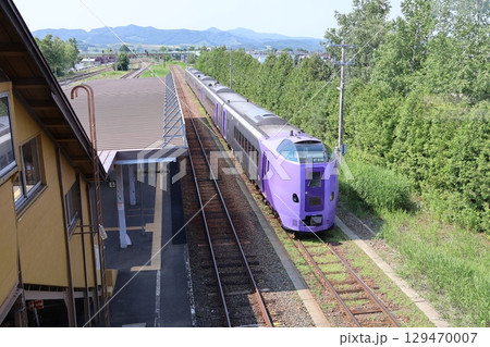 JR富良野駅の留置線に停車するキハ261系ST-5102編成 129470007