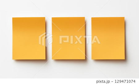 note paper on white background 129471074