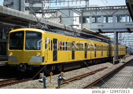 西所沢駅に停車中の西武新101系 2+2編成 西所沢駅に停車中の西武新101系 2+2編成 129472813