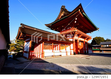 京都府　伏見稲荷大社 楼門 南廻廊 京都市伏見区深草藪之内町　2022 年 2月 129472851