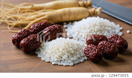 Ingredients for Korean samgyetang with ginseng, red dates, and glutinous rice on wooden board 129473055