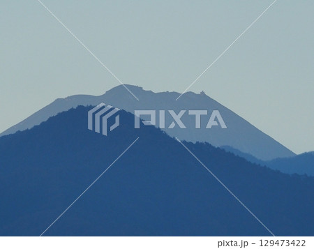 山梨県笛吹市からの富士山シルエットがきれい 129473422